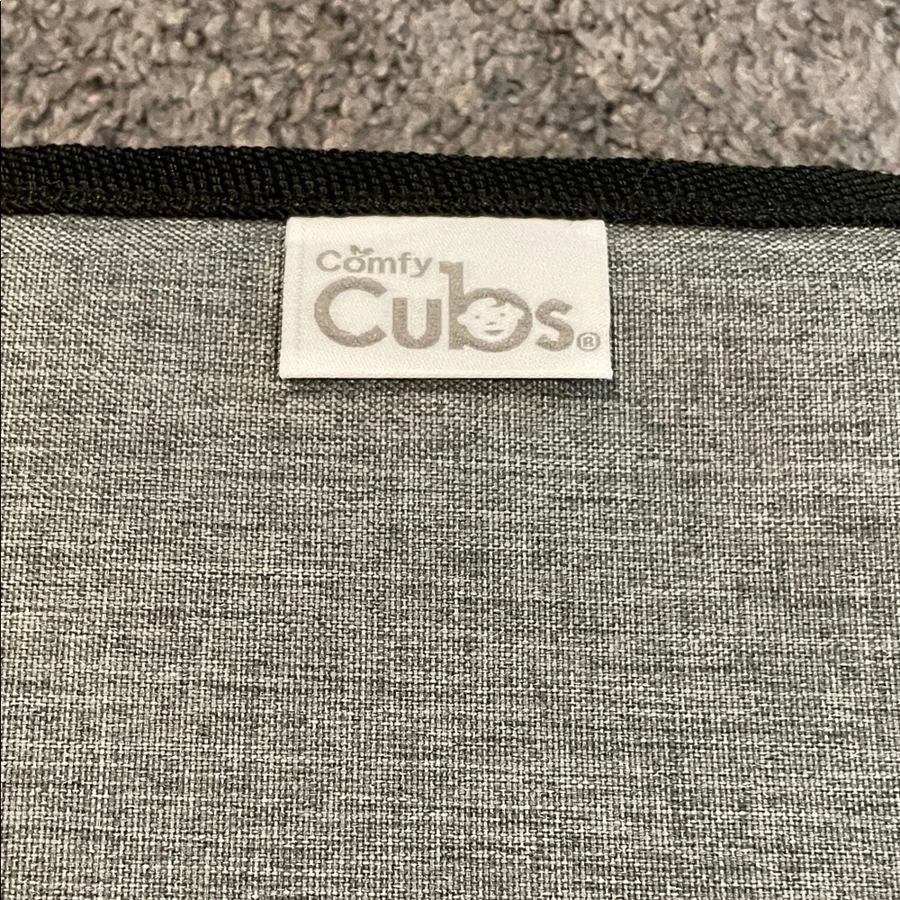 NWOT Comfy Cubs Compact Changing Pad in Solid Grey - Picture 3 of 4